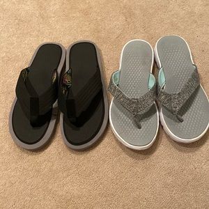 2 pair of flip flops